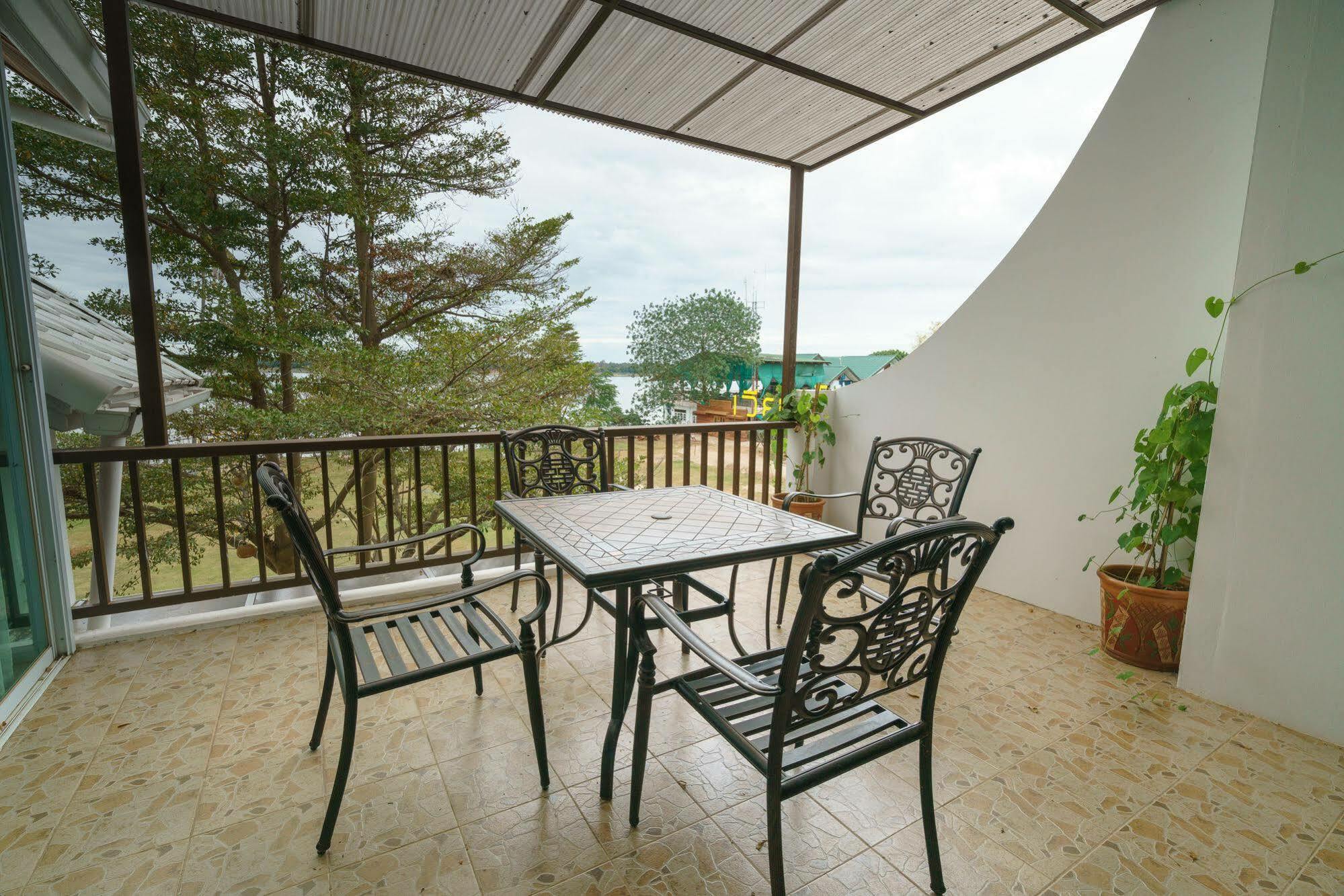 Vieng Khong Hotel Mukdahan Exterior photo