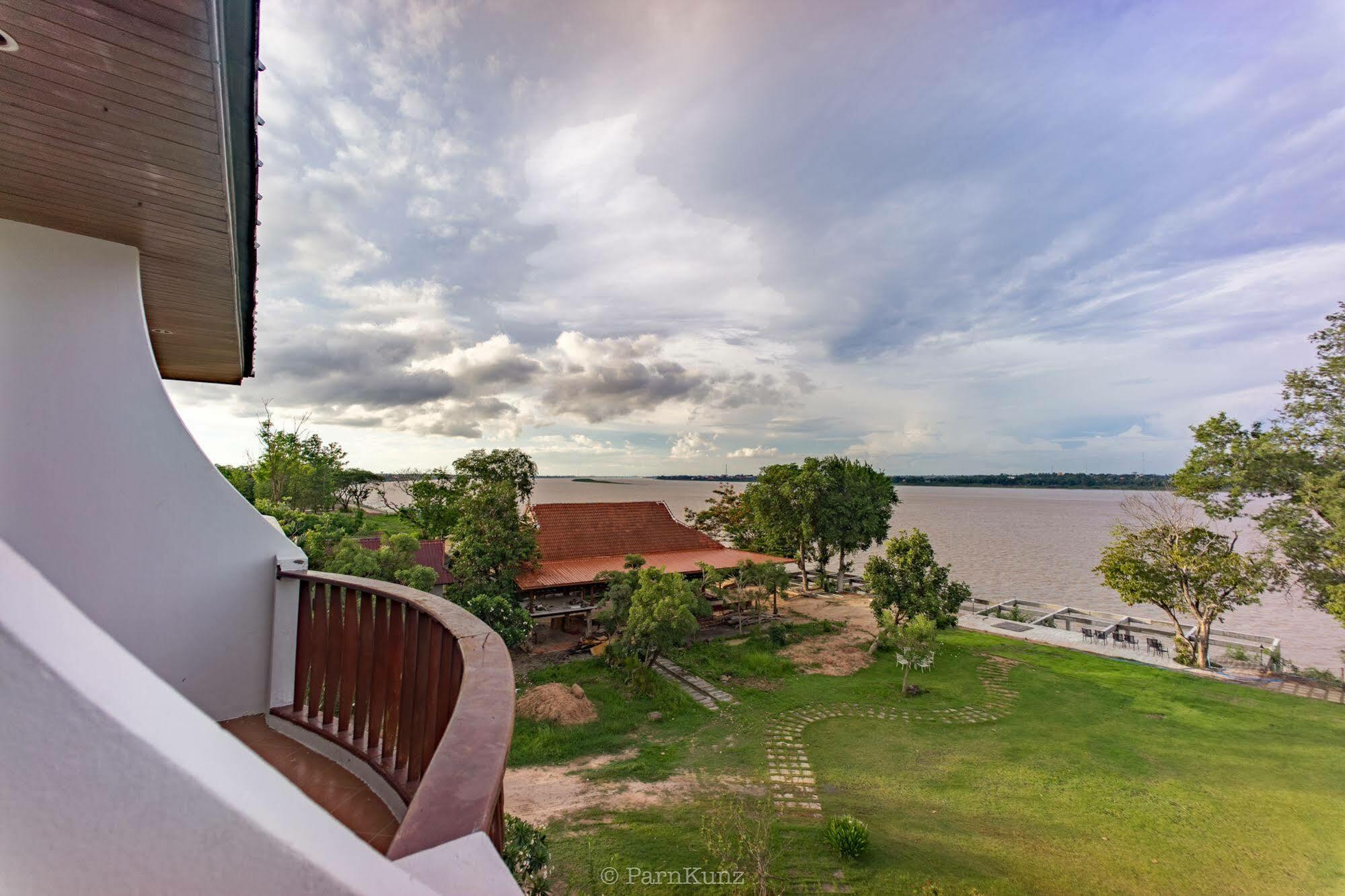 Vieng Khong Hotel Mukdahan Exterior photo