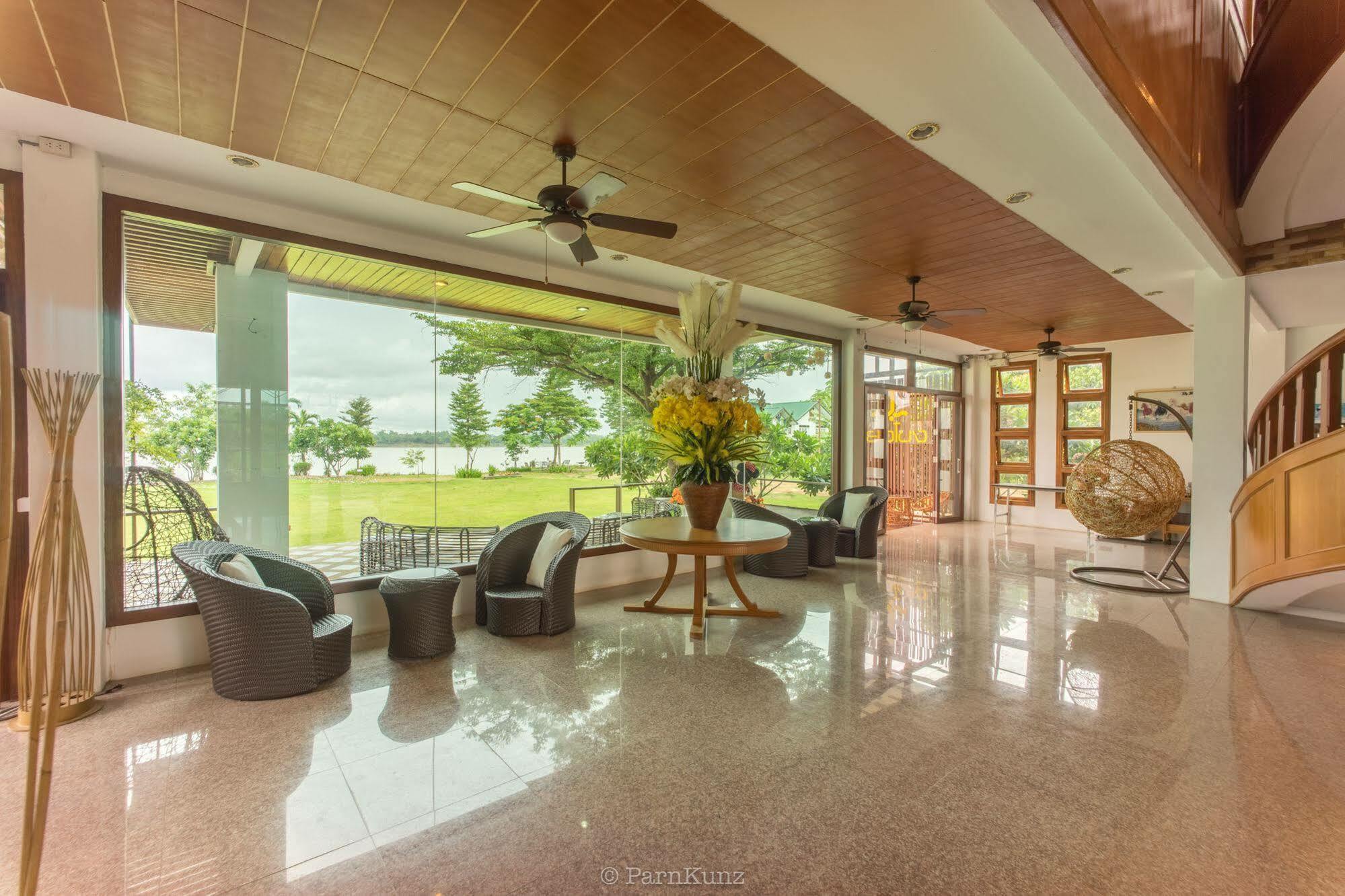 Vieng Khong Hotel Mukdahan Exterior photo